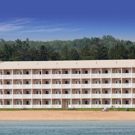 Mackinaw Beach And Bay Inn & Suites Mackinaw City Exteriör bild