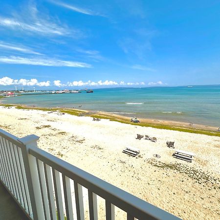 Mackinaw Beach And Bay Inn & Suites Mackinaw City Exteriör bild