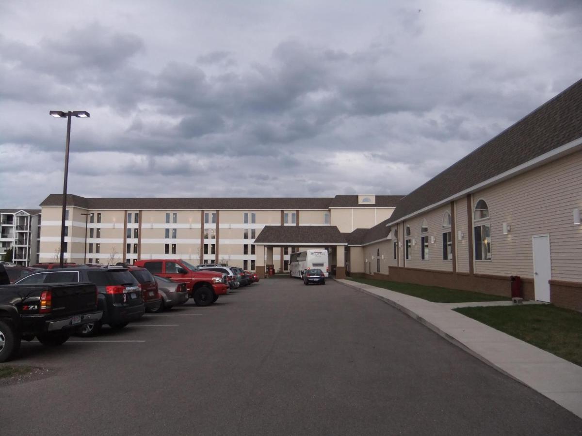 Mackinaw Beach And Bay Inn & Suites Mackinaw City Exteriör bild