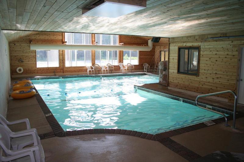 Mackinaw Beach And Bay Inn & Suites Mackinaw City Exteriör bild