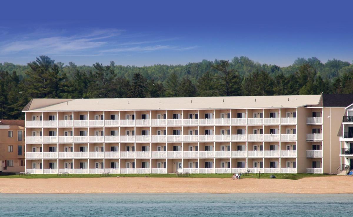 Mackinaw Beach And Bay Inn & Suites Mackinaw City Exteriör bild