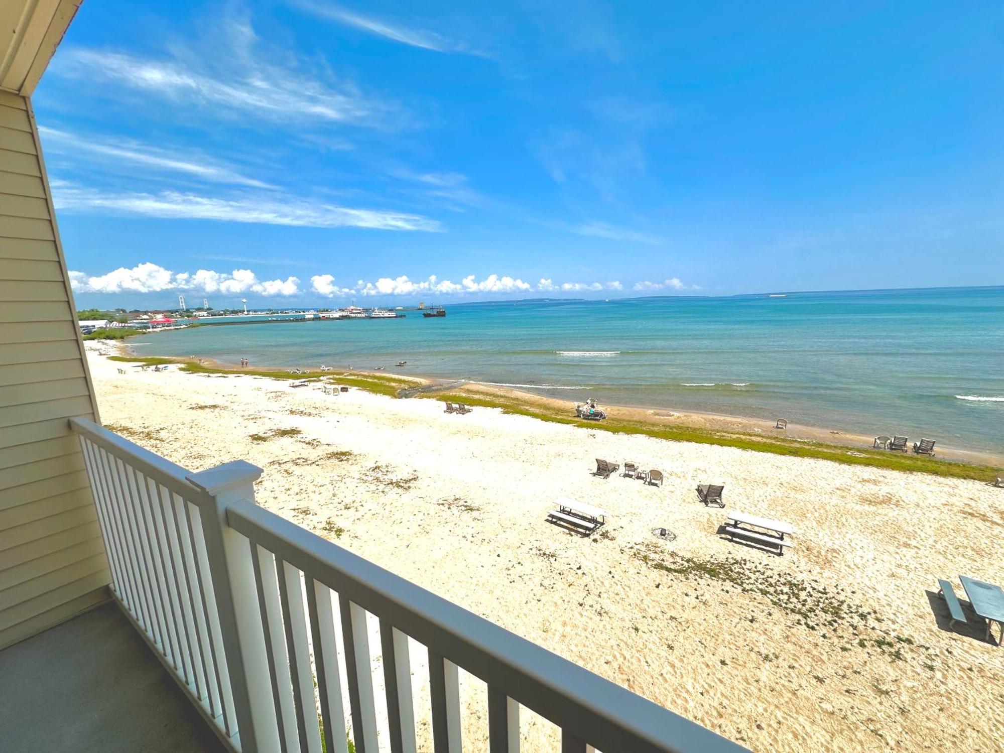 Mackinaw Beach And Bay Inn & Suites Mackinaw City Exteriör bild