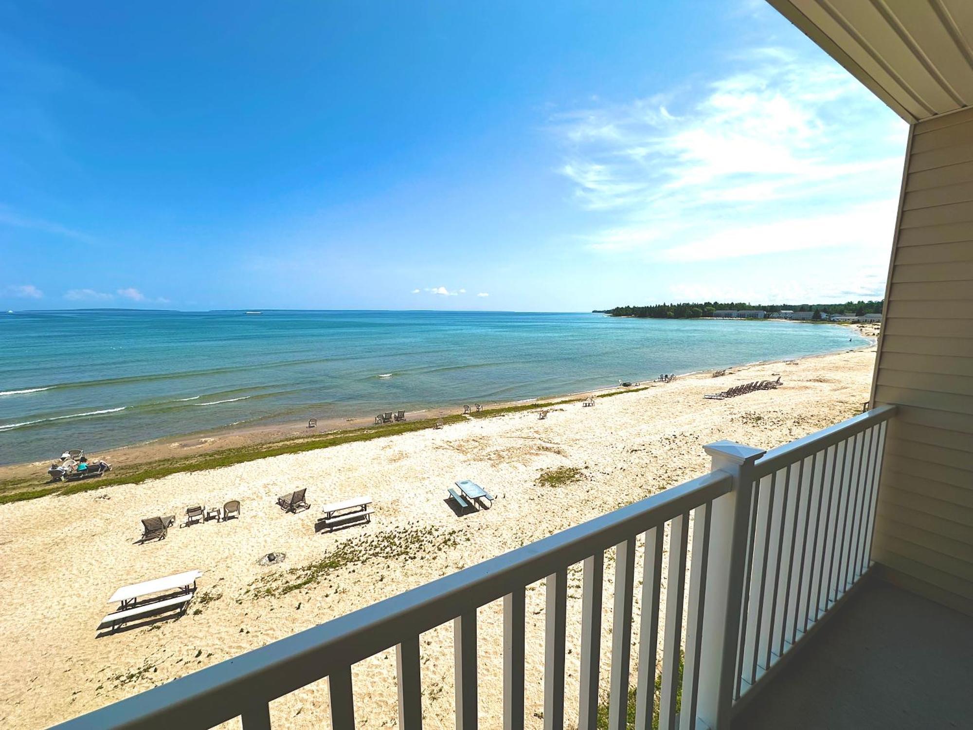 Mackinaw Beach And Bay Inn & Suites Mackinaw City Exteriör bild