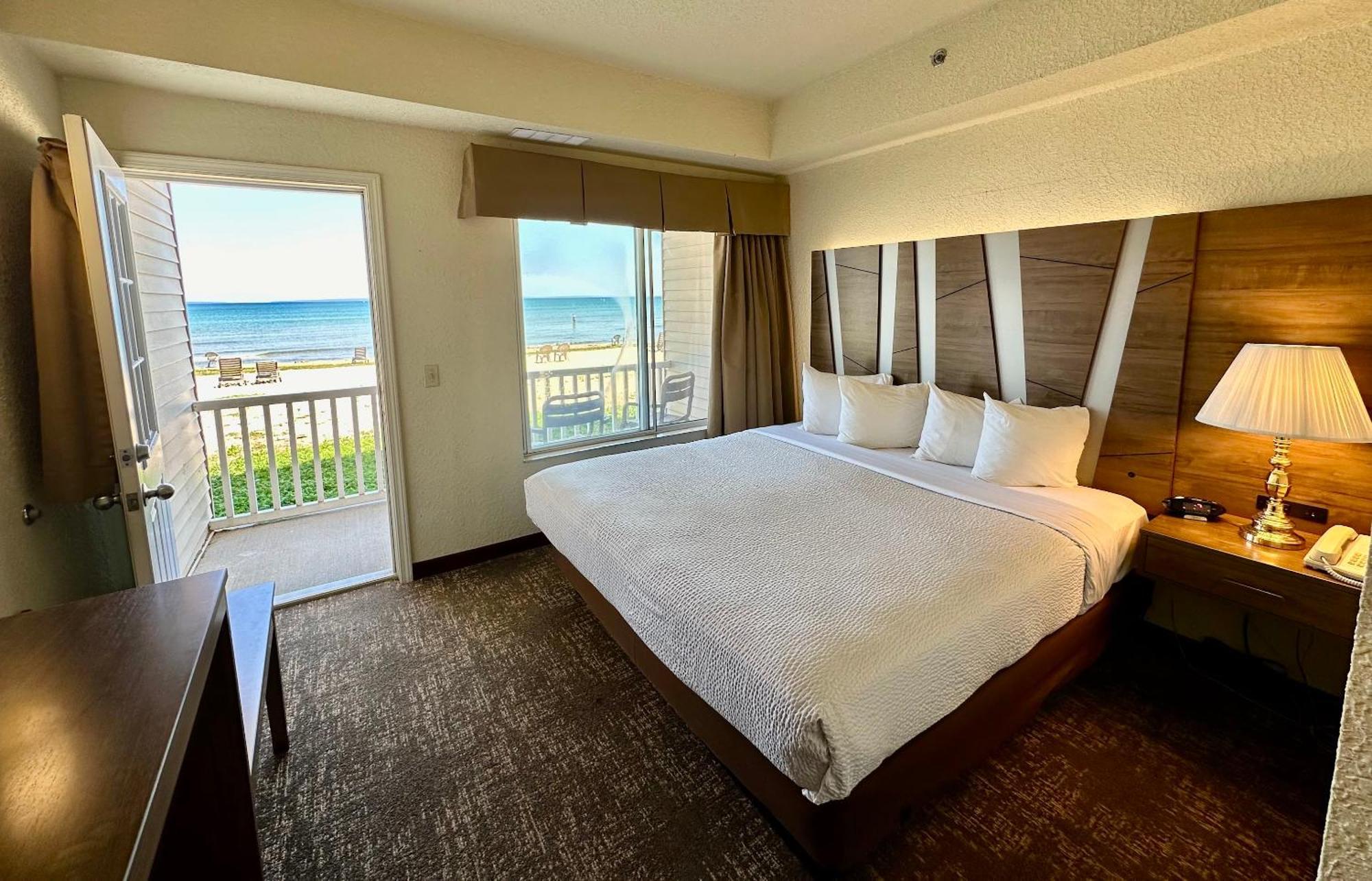 Mackinaw Beach And Bay Inn & Suites Mackinaw City Exteriör bild