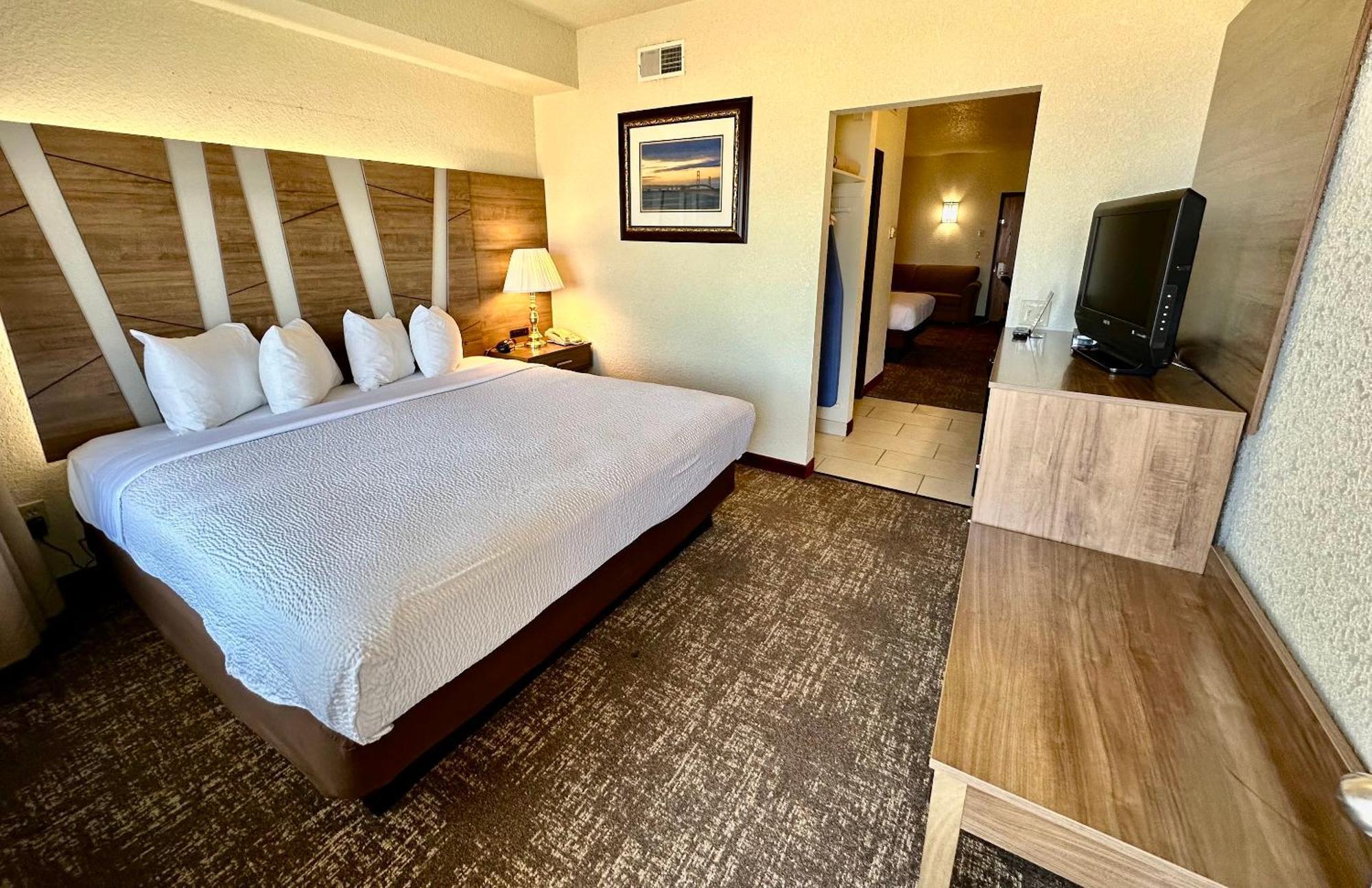 Mackinaw Beach And Bay Inn & Suites Mackinaw City Exteriör bild