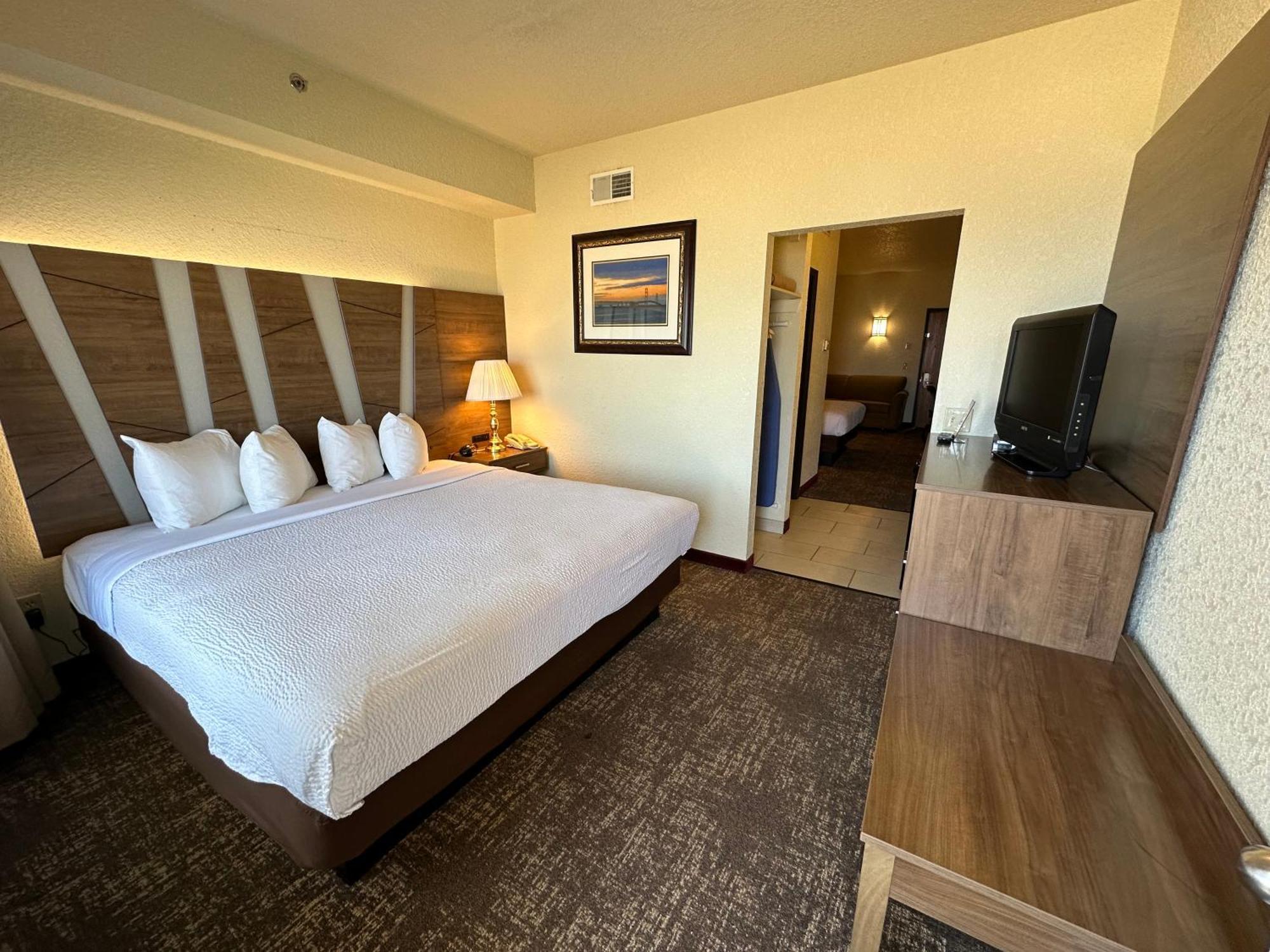 Mackinaw Beach And Bay Inn & Suites Mackinaw City Exteriör bild