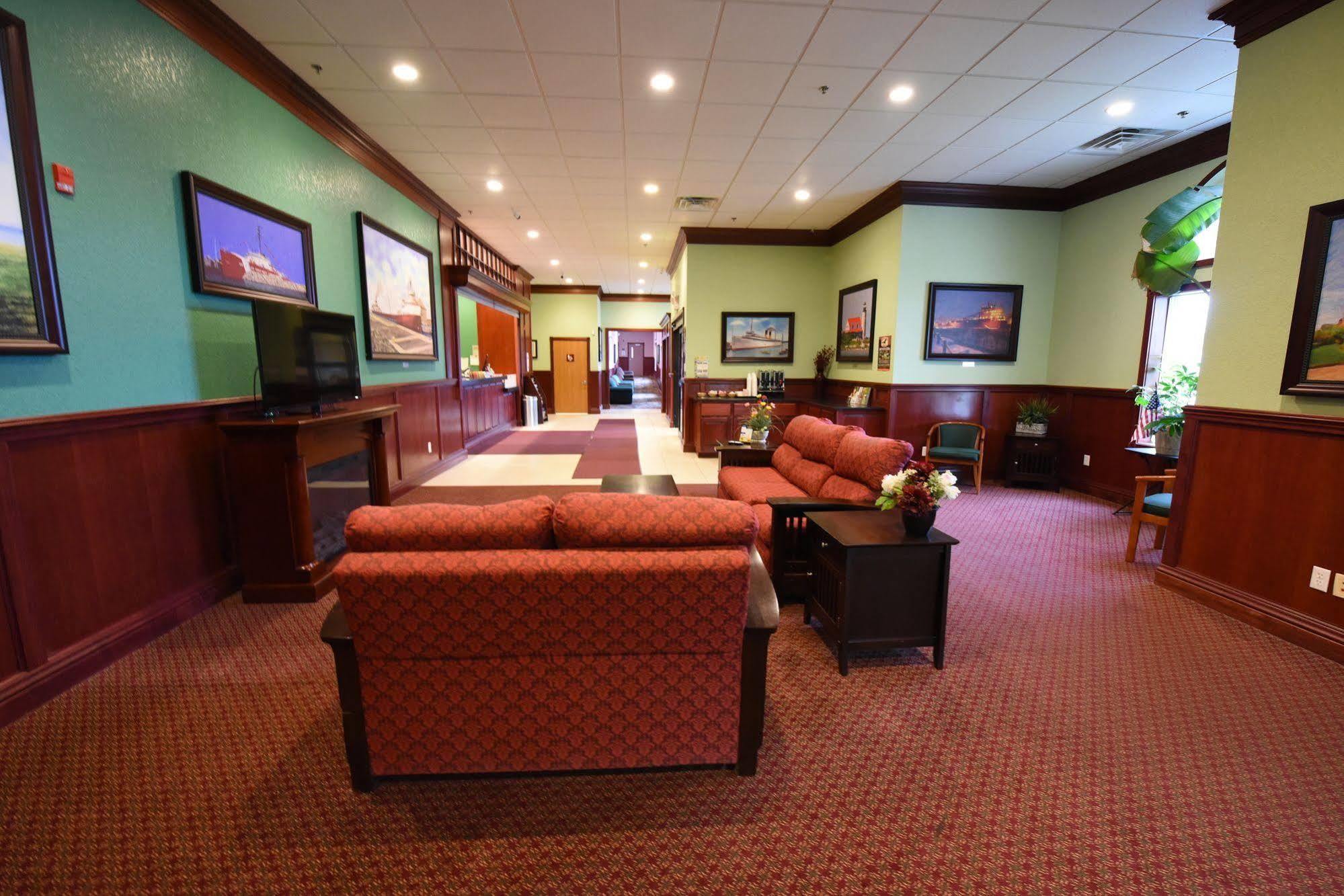 Mackinaw Beach And Bay Inn & Suites Mackinaw City Exteriör bild