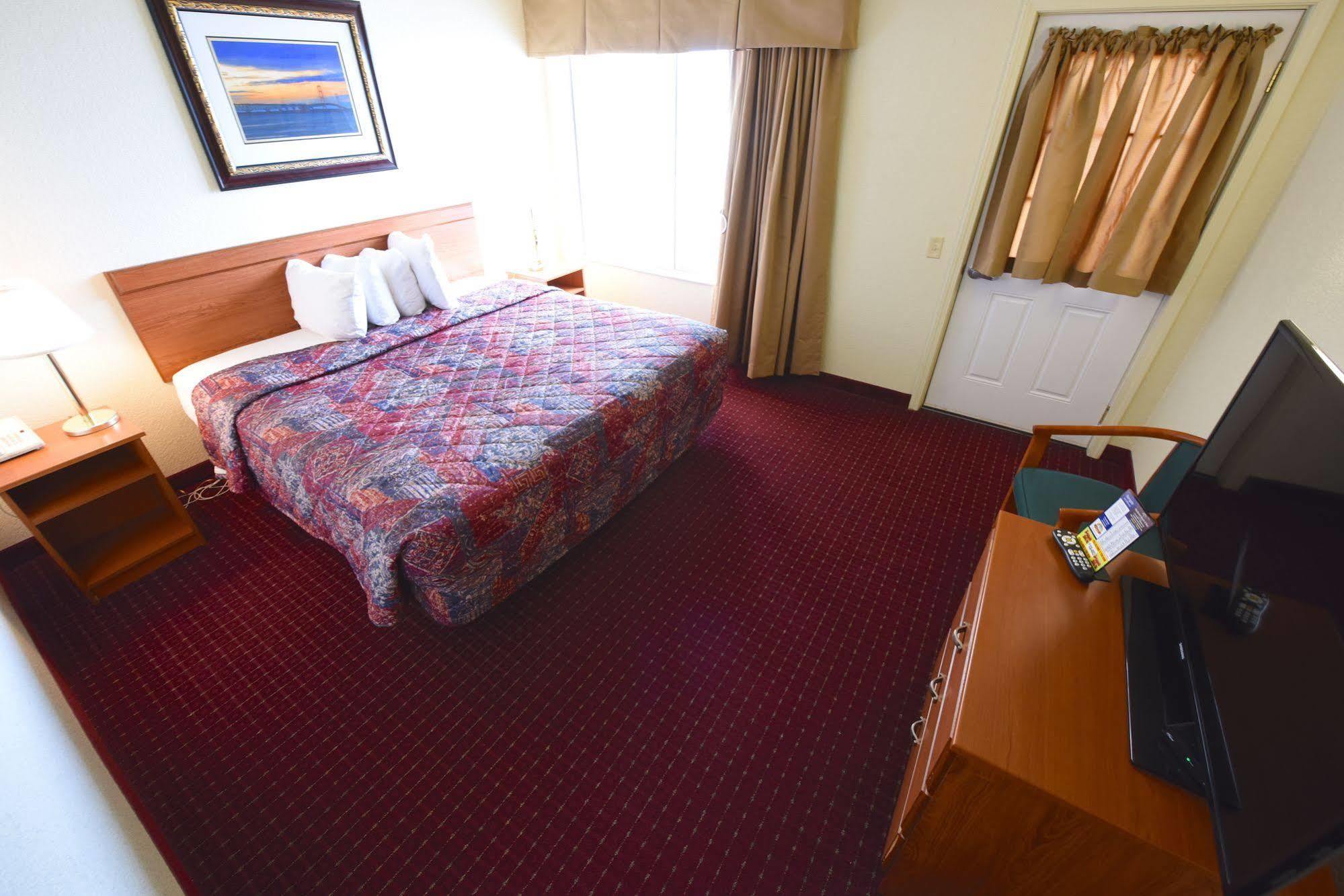 Mackinaw Beach And Bay Inn & Suites Mackinaw City Exteriör bild