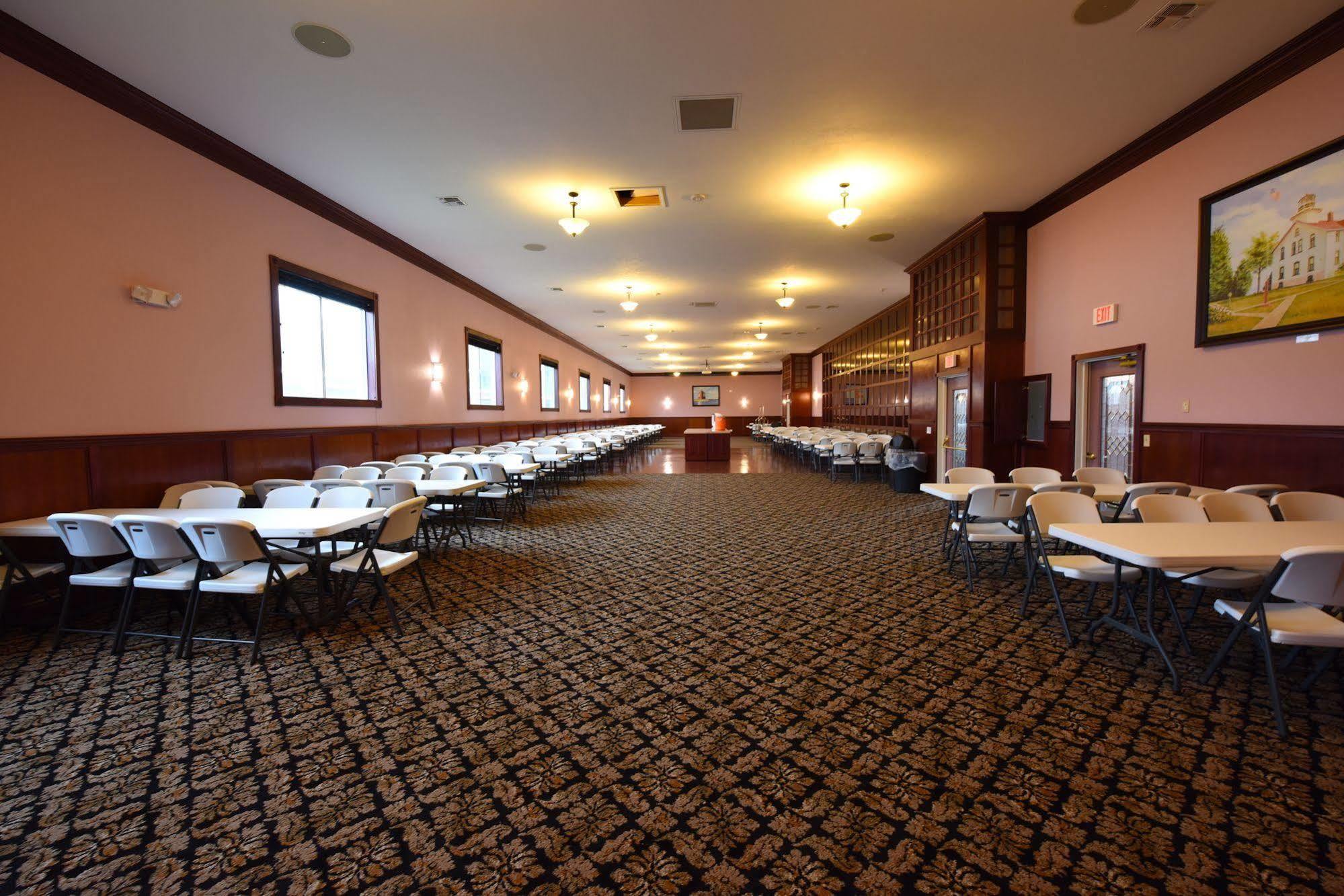 Mackinaw Beach And Bay Inn & Suites Mackinaw City Exteriör bild