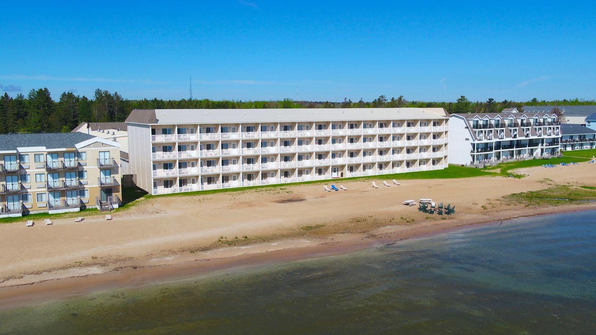 Mackinaw Beach And Bay Inn & Suites Mackinaw City Exteriör bild